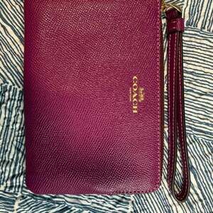 Coach corner zip wristlet in